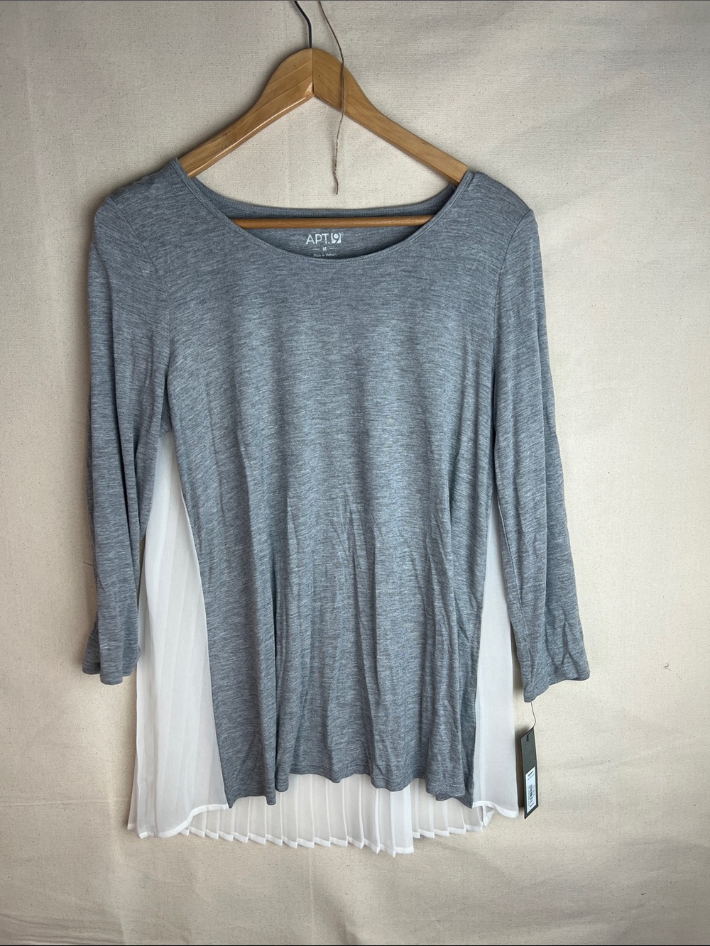 Apt. 9 Gray Long Sleeve Scoop Neck Tunic with White Pleated Hem